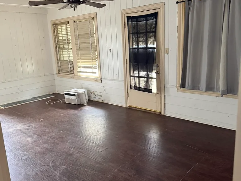 854 Oak Park Ave — Photo 6