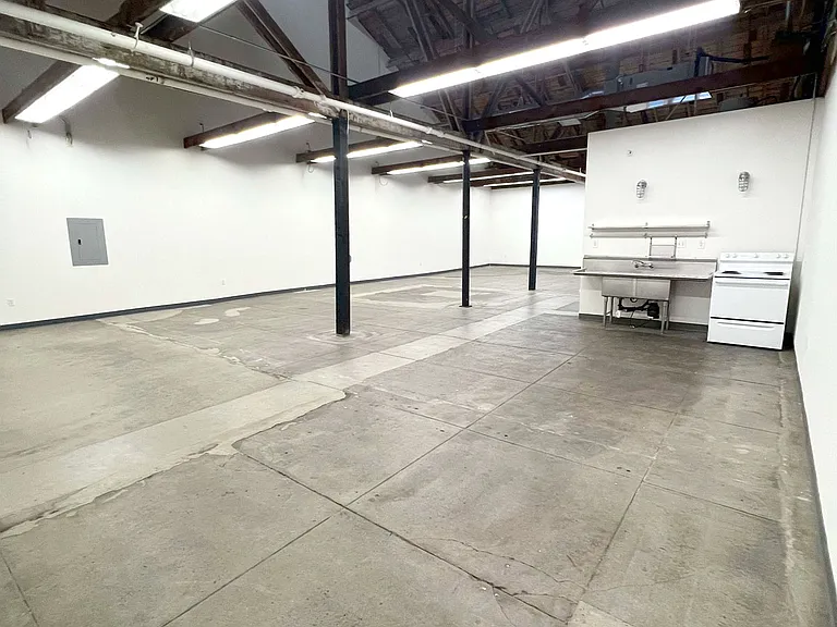 560 E Commercial St #4A — Photo 4