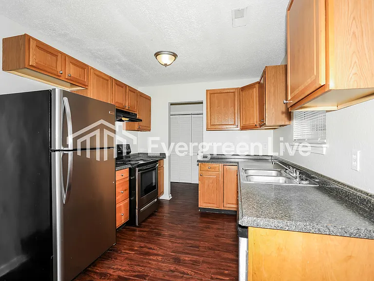 11359 Shady Hollow Ln — Photo 6