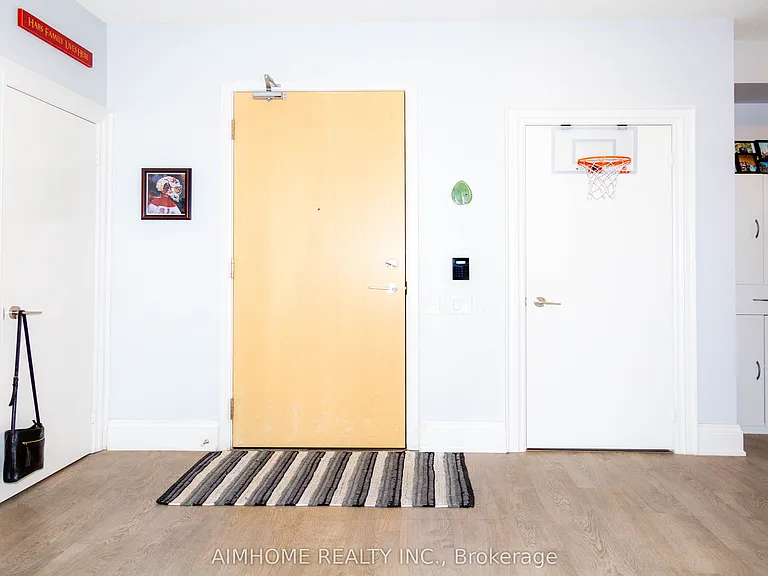 30 Roehampton Ave #2101 — Photo 3