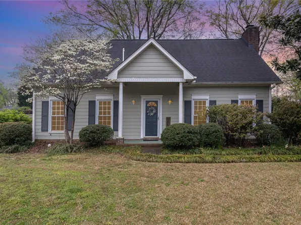 102 Crowndale Dr, Taylors, SC 29687