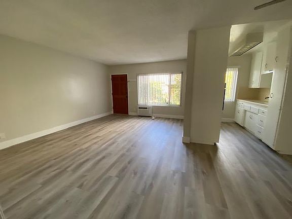 4th image of 4644 N Lakewood Blvd