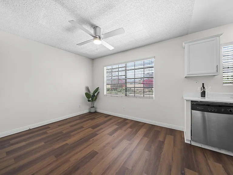 7614 Parkway Dr — Photo 21