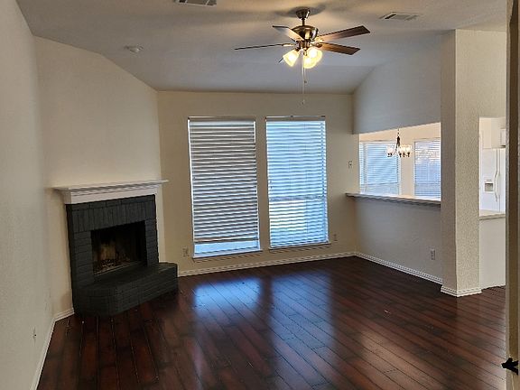 3rd image of 2025 Waterview Dr