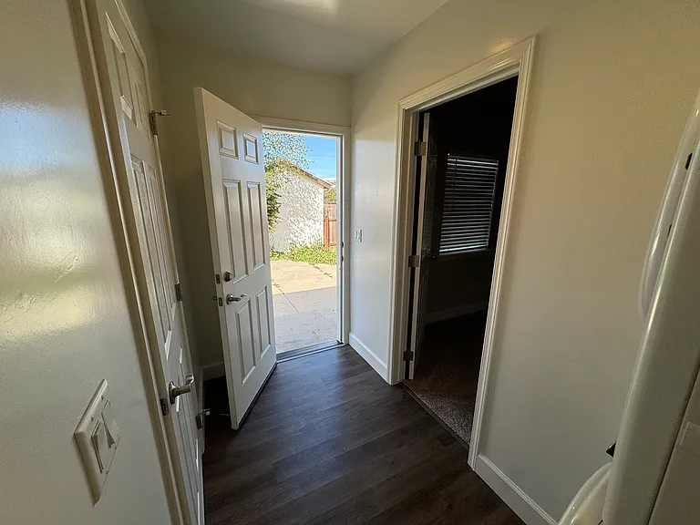 2036 Oak St #1 — Photo 25