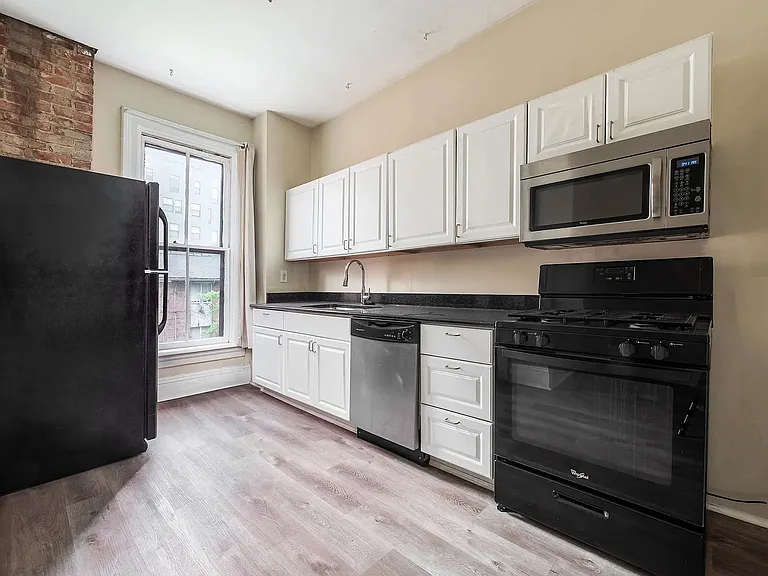 41 King Ave #D — Photo 11