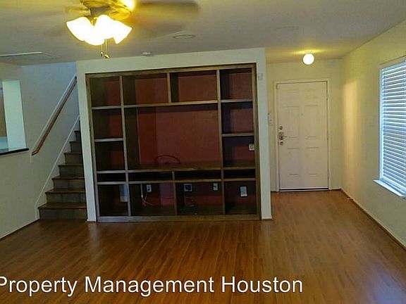 3rd image of 435 Remington Park Ct
