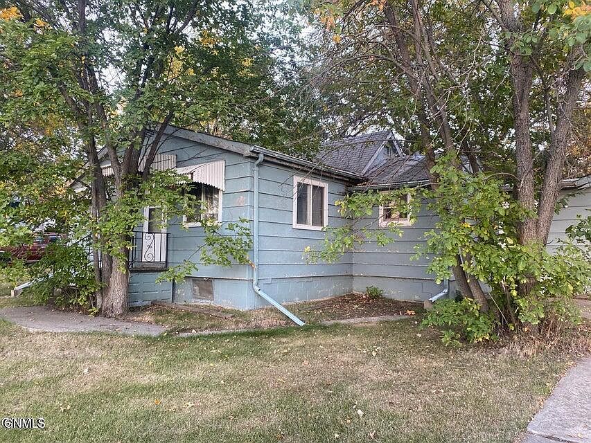 1st image of 510 2nd Ave E