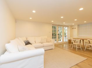 2 W 14th Ave, Vancouver, BC V6K 2V8