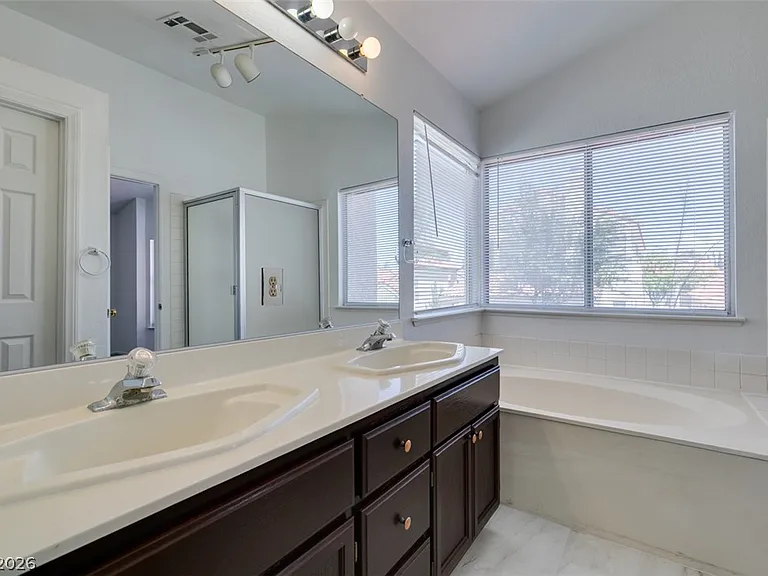 9712 Peacock Hill Cir — Photo 57