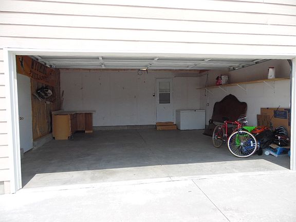 3rd image of 911 Boswell Dr