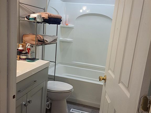4th image of 63 Winged Foot Dr