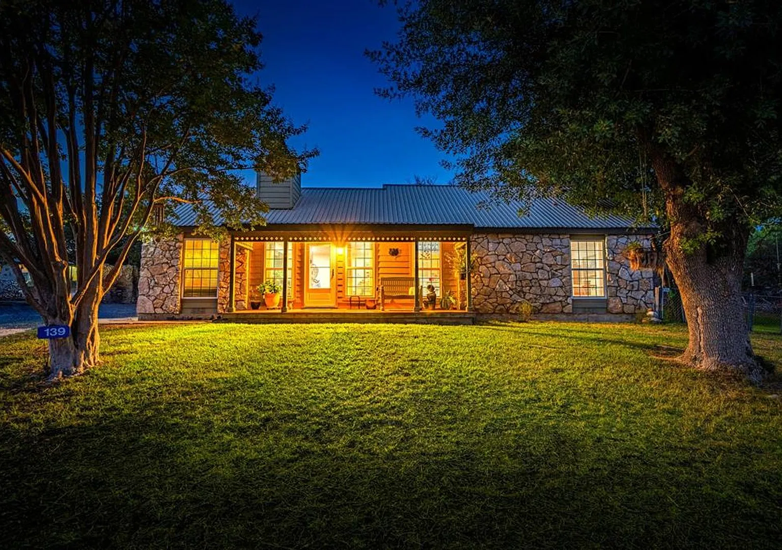 For Lease!! Great Location! — Photo 1