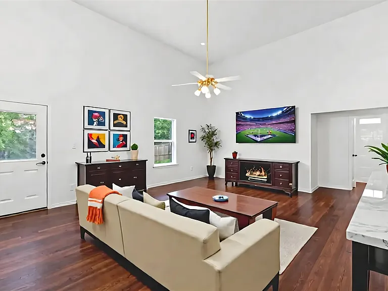 2571A Georgian Dr — Photo 2