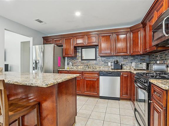 5th image of 5034 Dreux Ave