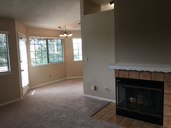 Living room/fireplace
