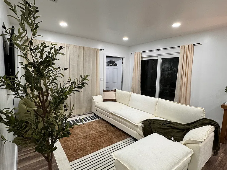 22258 Beverly Ave — Photo 11