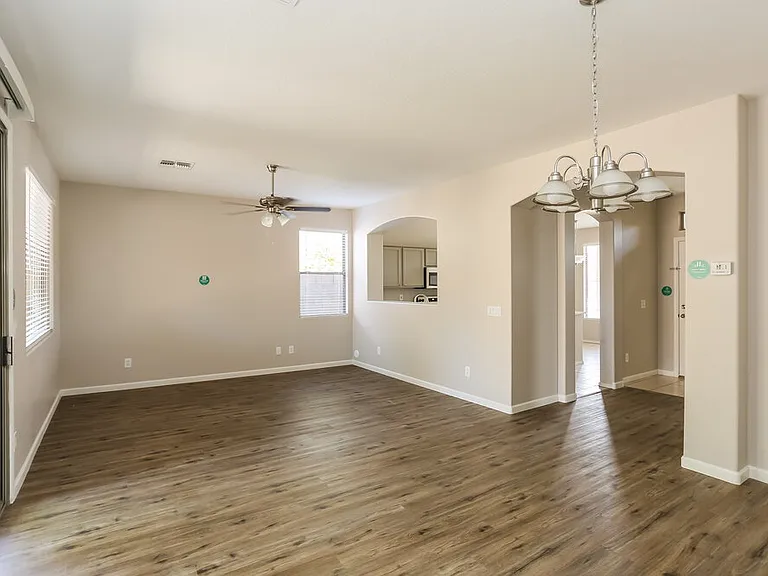 10314 W Pioneer St — Photo 7