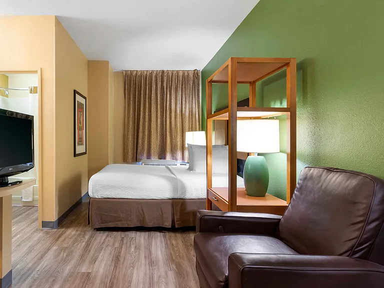 Studio Suite - 1 Queen Bed