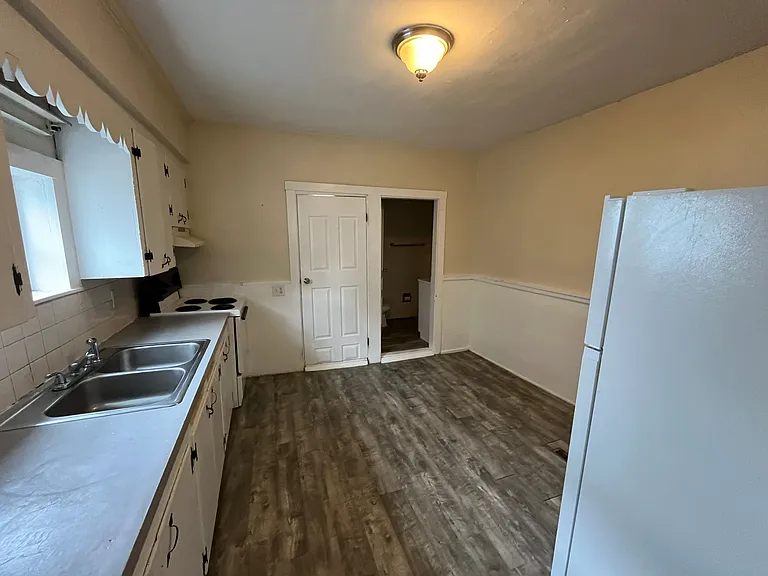 76-78 Marble Ave — Photo 15
