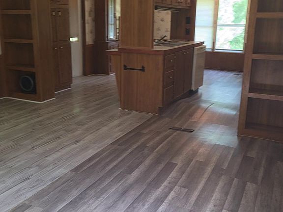 3rd image of 569 Browns Creek Rd