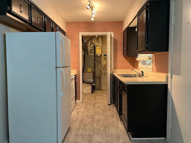 1722 Kavanaugh Blvd — Photo 6
