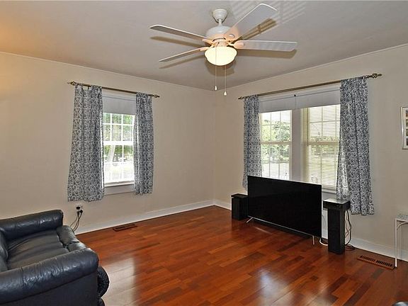 5th image of 107 S Cliffdale Dr
