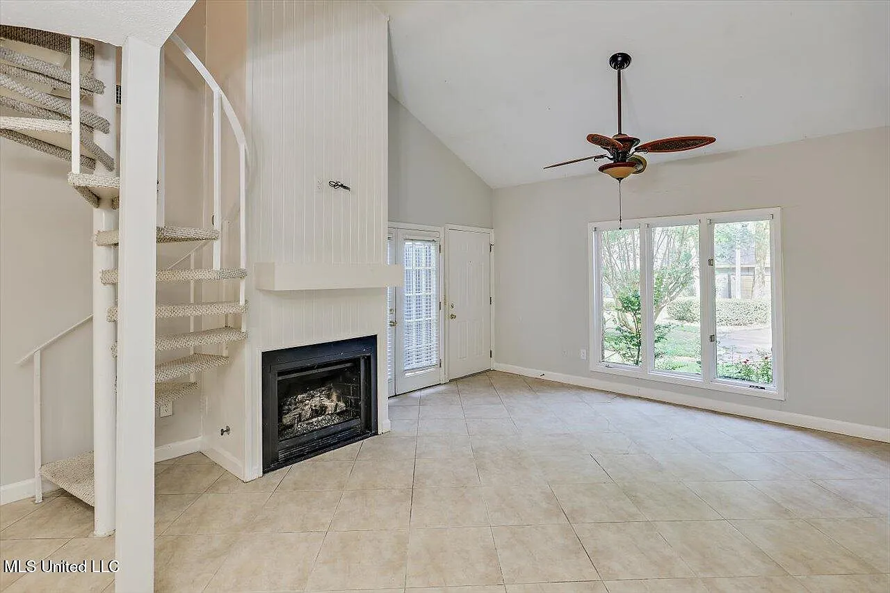 2 bed, 2.0 bath, 970 sqft, $2,400 — Photo 3