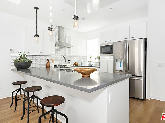 5th image of 11039 W Morrison St #12