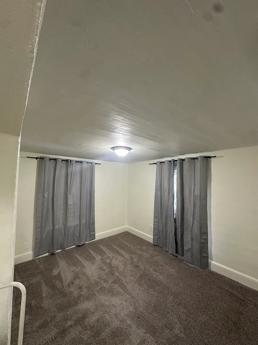 Building Photo - 33 E Adams St #1/2