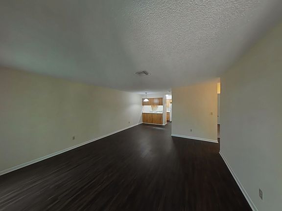 3rd image of 720 NE 30th Ave APT P