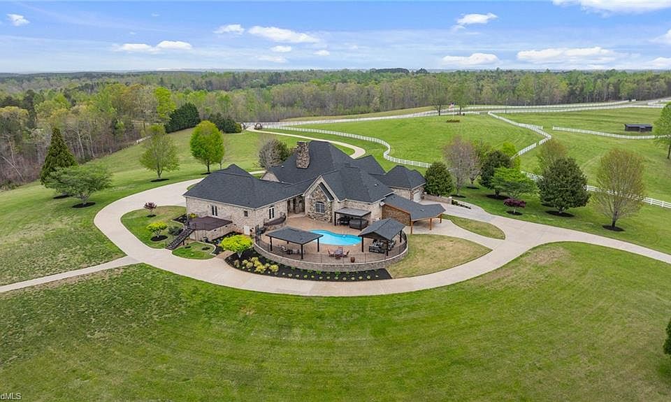 1st image of 265 Phillip Henderson Rd