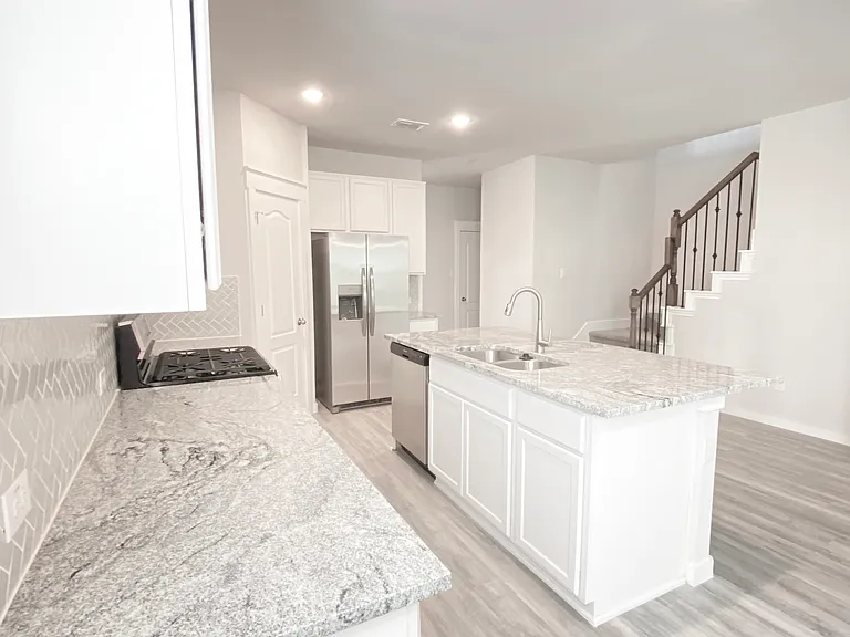 4011 Goldfinch Hvn — Photo 9
