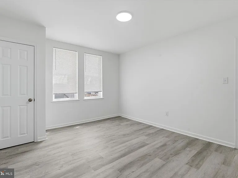 2209 W Toronto St — Photo 7