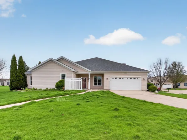 3356 N Stone Creek Cir, Madison, WI 53719