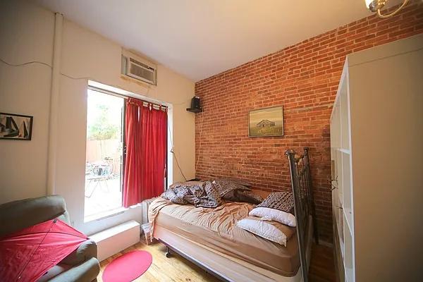 Rented by Metropolitan Realty | media 15