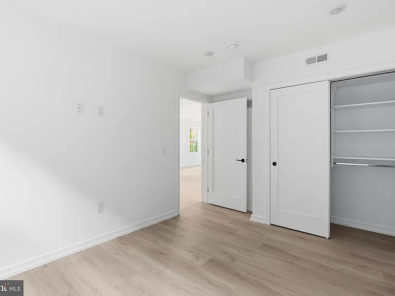 209 New St #5G — Photo 17