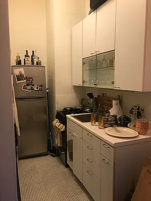 Rented by Salon Realty Corp | media 7