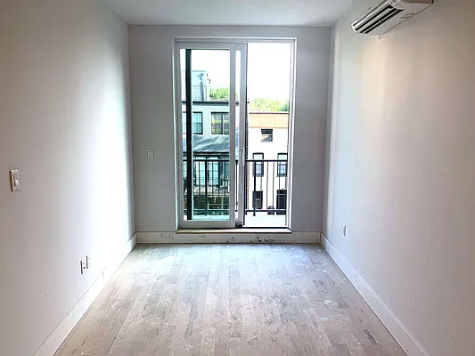 Rented by EXR | media 5