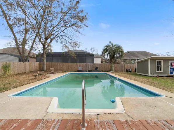 2096 Stallion Rd, Cantonment, FL 32533