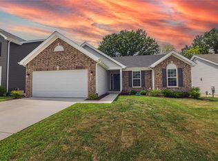 811 Crestwood Ct, O'Fallon, MO 63366