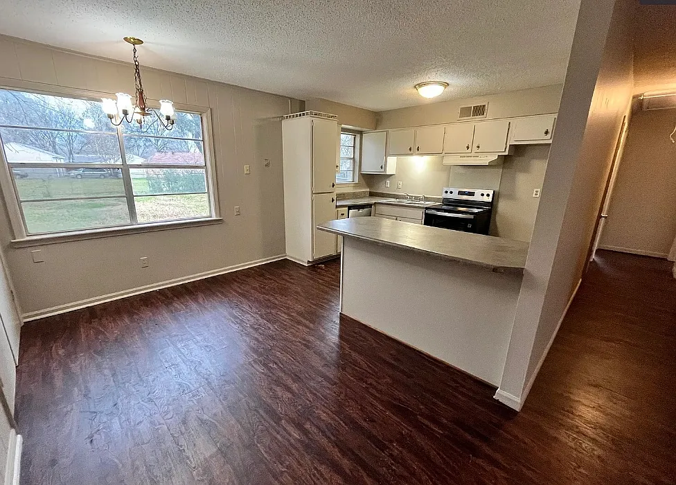 Building Photo - 6470 Forest Glen Dr