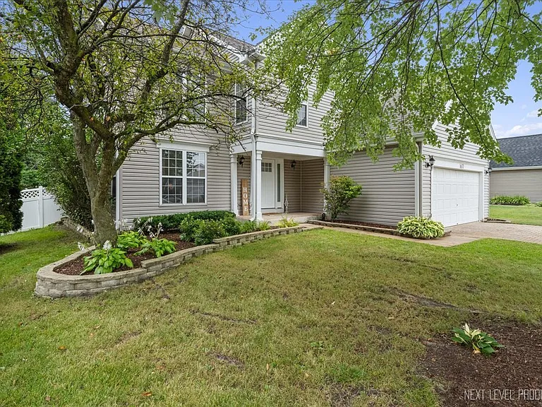 1677 Blackwell Ln — Photo 2