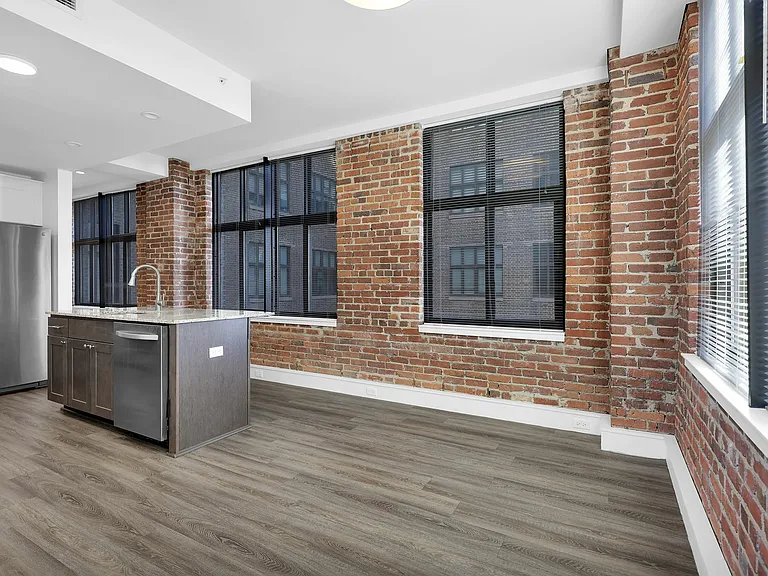 The Residences at Barnett — Photo 40