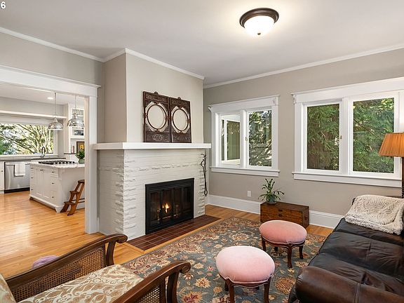5th image of 4003 SW Hillsdale Ave