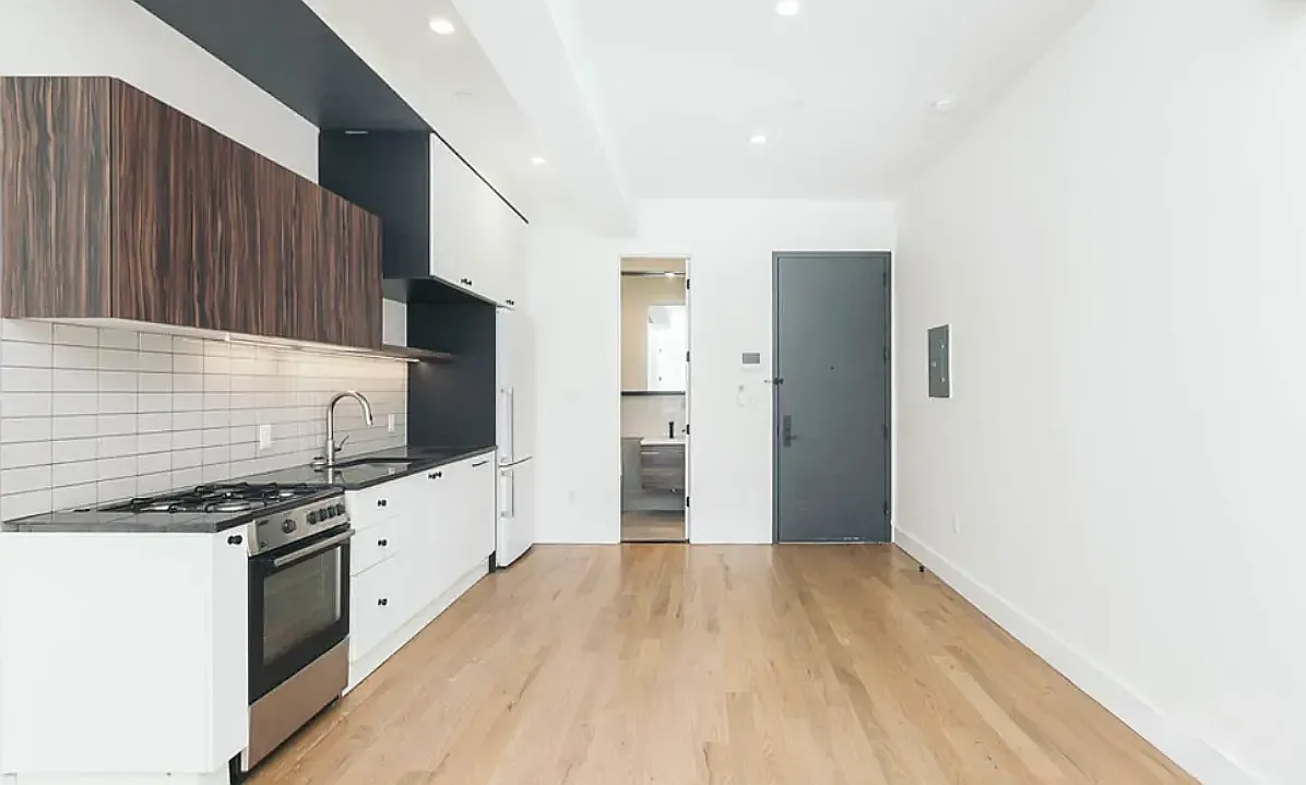 1540 Putnam Avenue — Photo 2