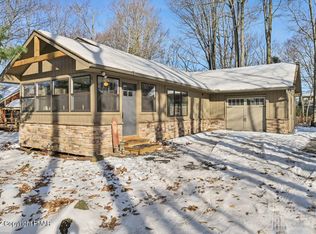 5465 Woodland Ave, Pocono Pines, PA 18350