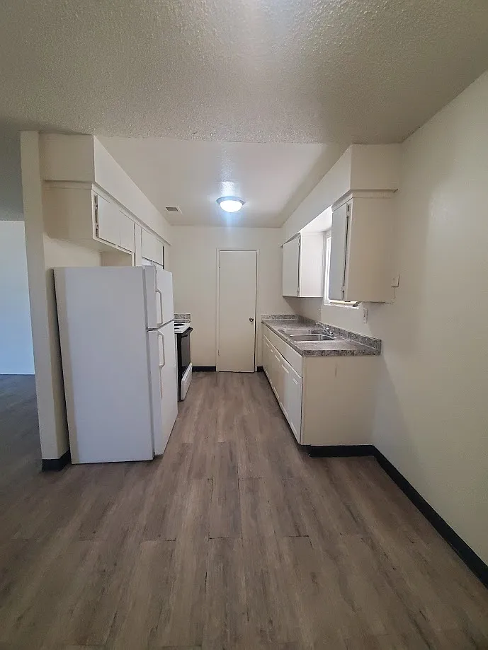 3 bed, 1050 sqft, $1,695 — Photo 3