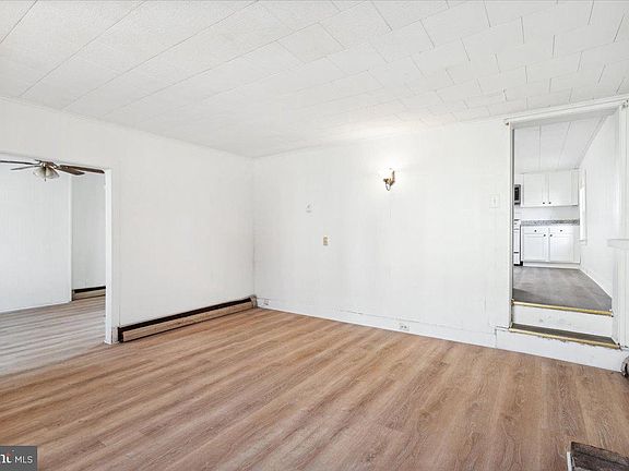 4th image of 208 E Main St