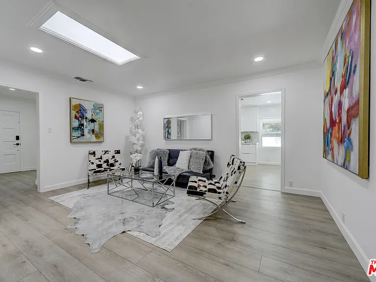 344 S Camden Dr — Photo 10